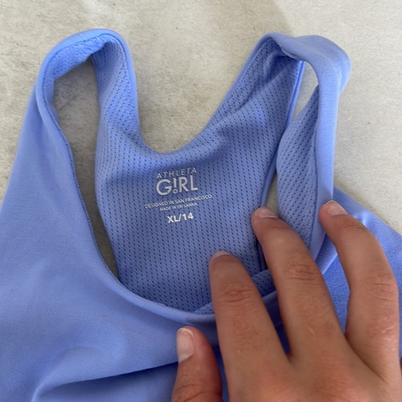 Workout top - Picture 2 of 3